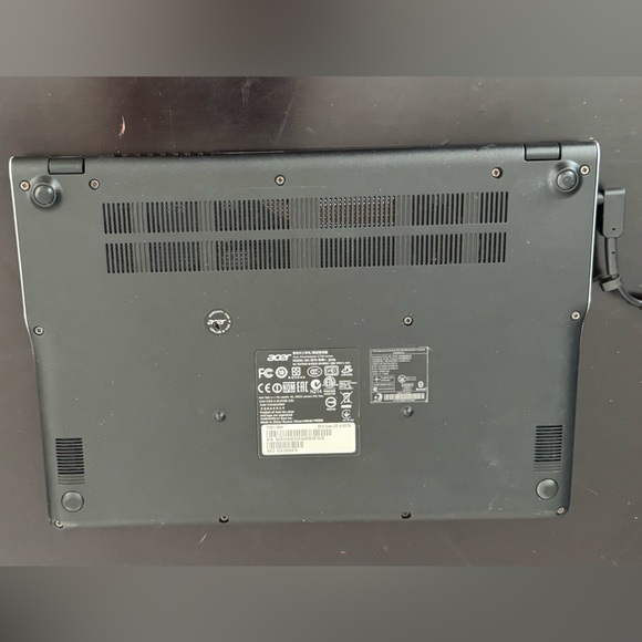 Acer Chromebook C720 [With Charger] - Picture 6 of 7